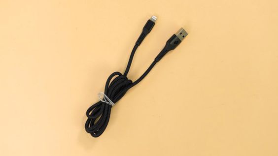 Cáp Lightning 1m Umetravel Military fibre C3L 1